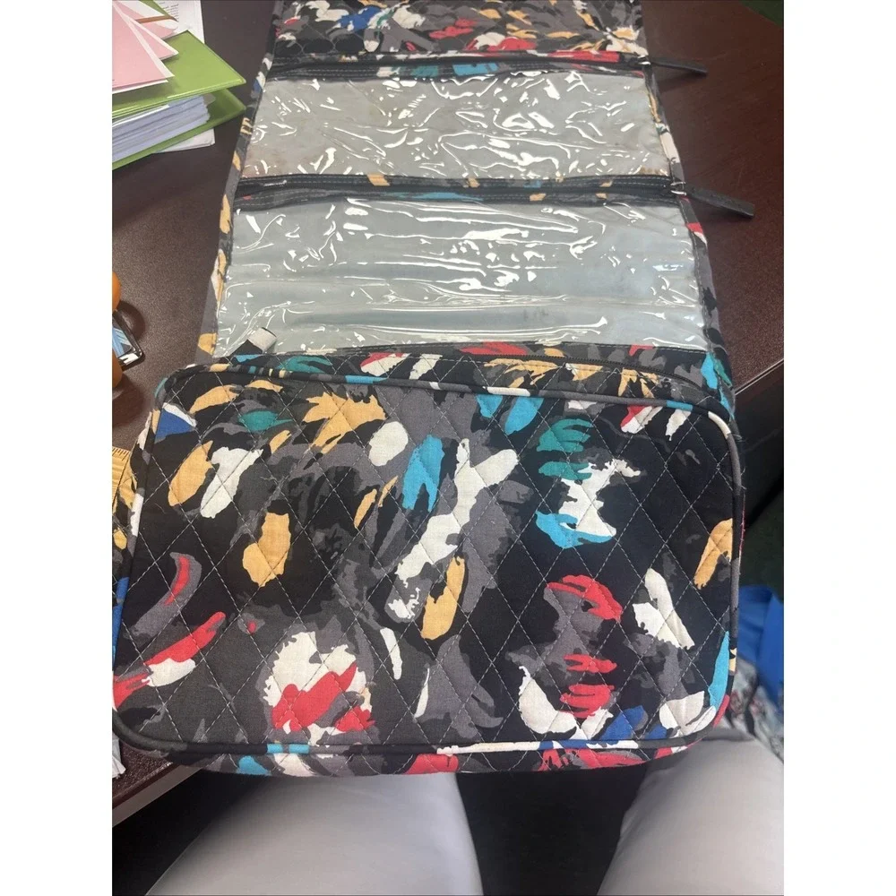 Vera Bradley hanging organizer in Splash Floral Pattern